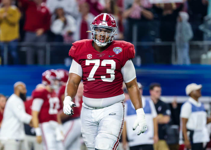 Alabama offensvie lineman Evan Neal.